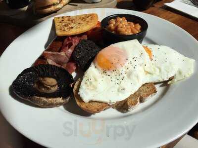 Riverhill Courtyard Restaurant & Bar