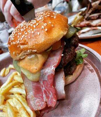 Riverhill Courtyard Restaurant & Bar