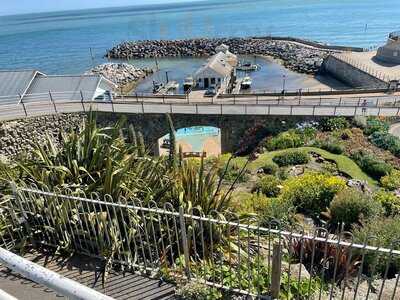 Besty & Spinky’s Cafe Bar