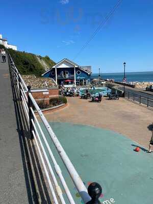 Besty & Spinky’s Cafe Bar