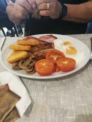 Besty & Spinky’s Cafe Bar