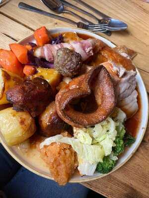 The Theydon Oak Dining & Pub