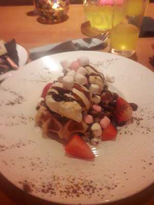 19th Hole Bar & Grill