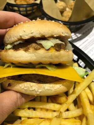 Earth Restaurant And Takeaway