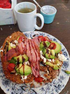 T-potters Cafe And Studio