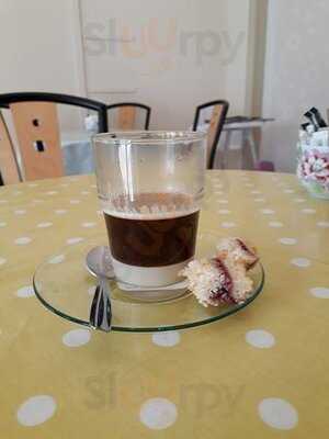 Pink Parrot Juice & Coffee Bar