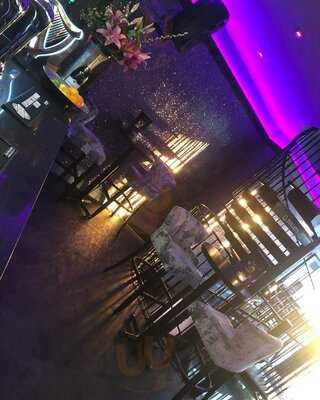 The Lounge Bar & Cafe