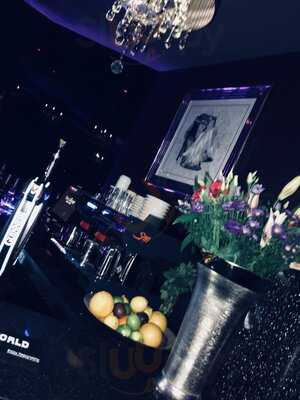 The Lounge Bar & Cafe