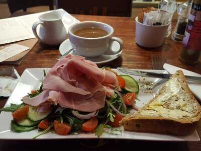 Benjamin's Deli & Cafe