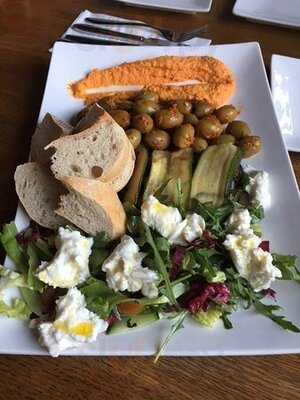 George's Hall Bar & Grill