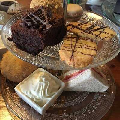 George's Hall Bar & Grill