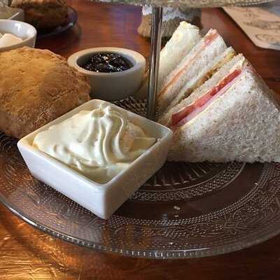 George's Hall Bar & Grill