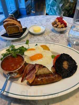 The Ivy Cobham Garden