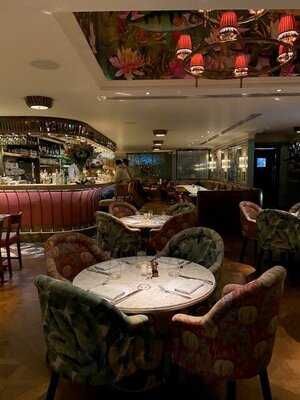 The Ivy Cobham Garden