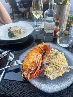 Salty Dog Bar & Bistro