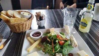 The No Name Shops & Bistro