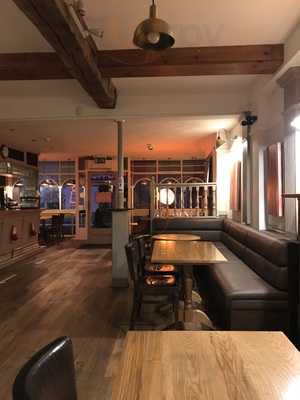 Harveys Bar & Bistro