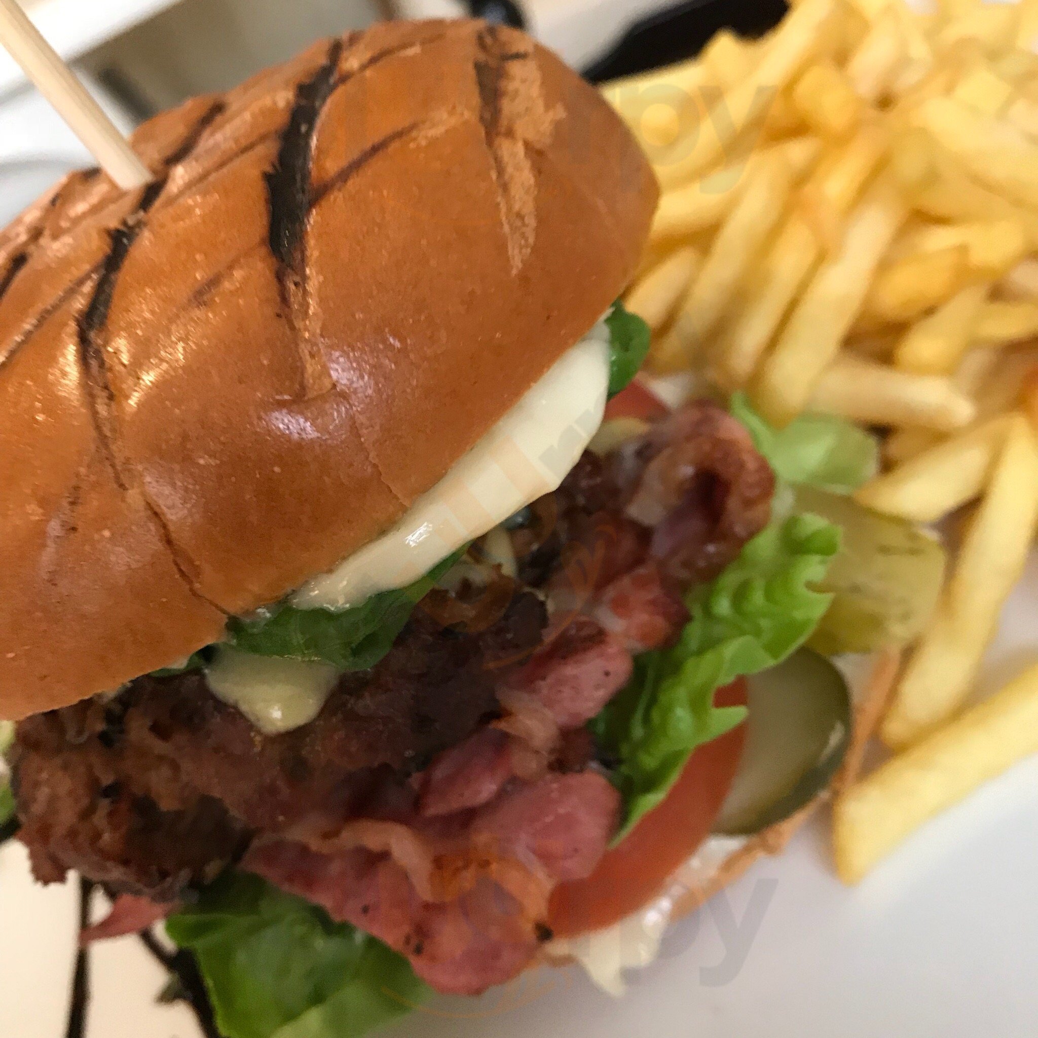 The Commercial Bar & Grill