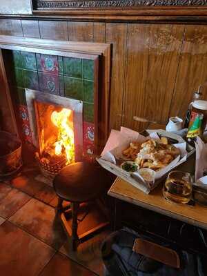 Mackens Bar & Restaurant