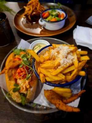 Mackens Bar & Restaurant