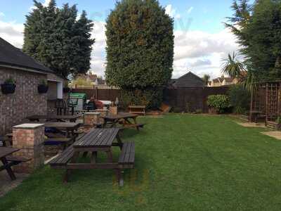 The District Arms - Photo 7