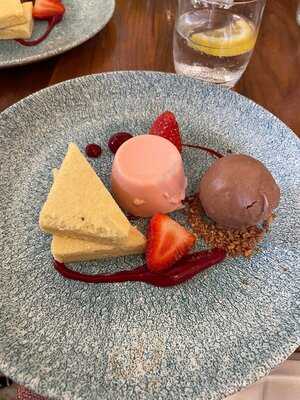 Russell's Of Broadway