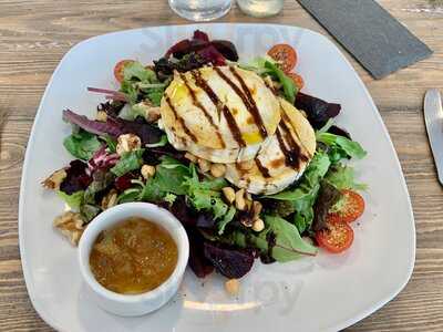 The Garden Cafe At Hillers