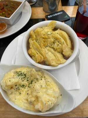 The Hollies Inn - Photo 7