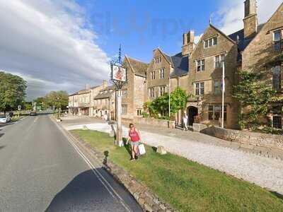 The Lygon Arms - Lygon Lounges & Bar