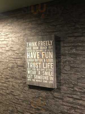 Bnova Restaurant & Bar