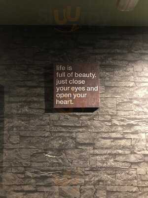 Bnova Restaurant & Bar