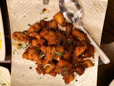 Bnova Restaurant & Bar