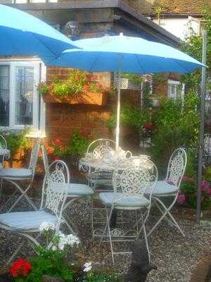 Harbour Antiques And Georgian Tea Garden