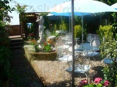 Harbour Antiques And Georgian Tea Garden