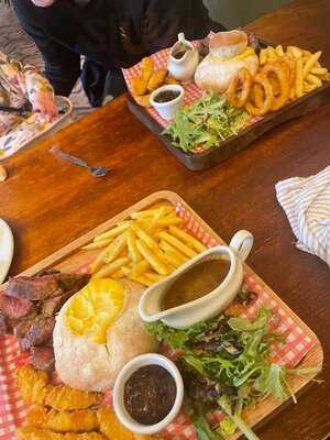 Plough Inn - Pub & Carvery