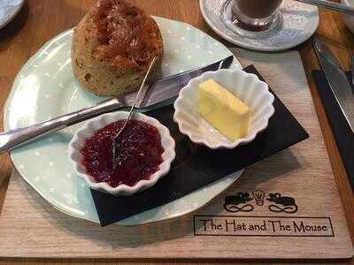 The Hat And The Mouse