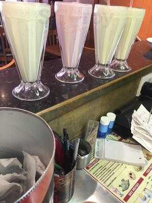 Rhona's Cafe & Restaurant