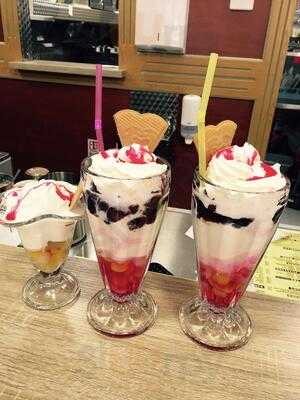 Rhona's Cafe & Restaurant