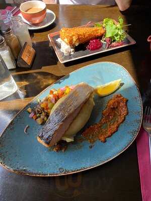 Causeway Hotel Bar & Restaurant