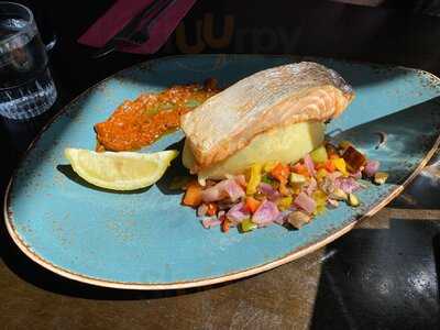 Causeway Hotel Bar & Restaurant