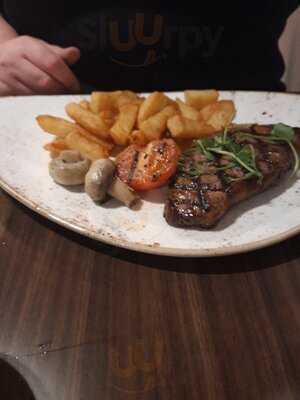 Luciano Bar & Bistro