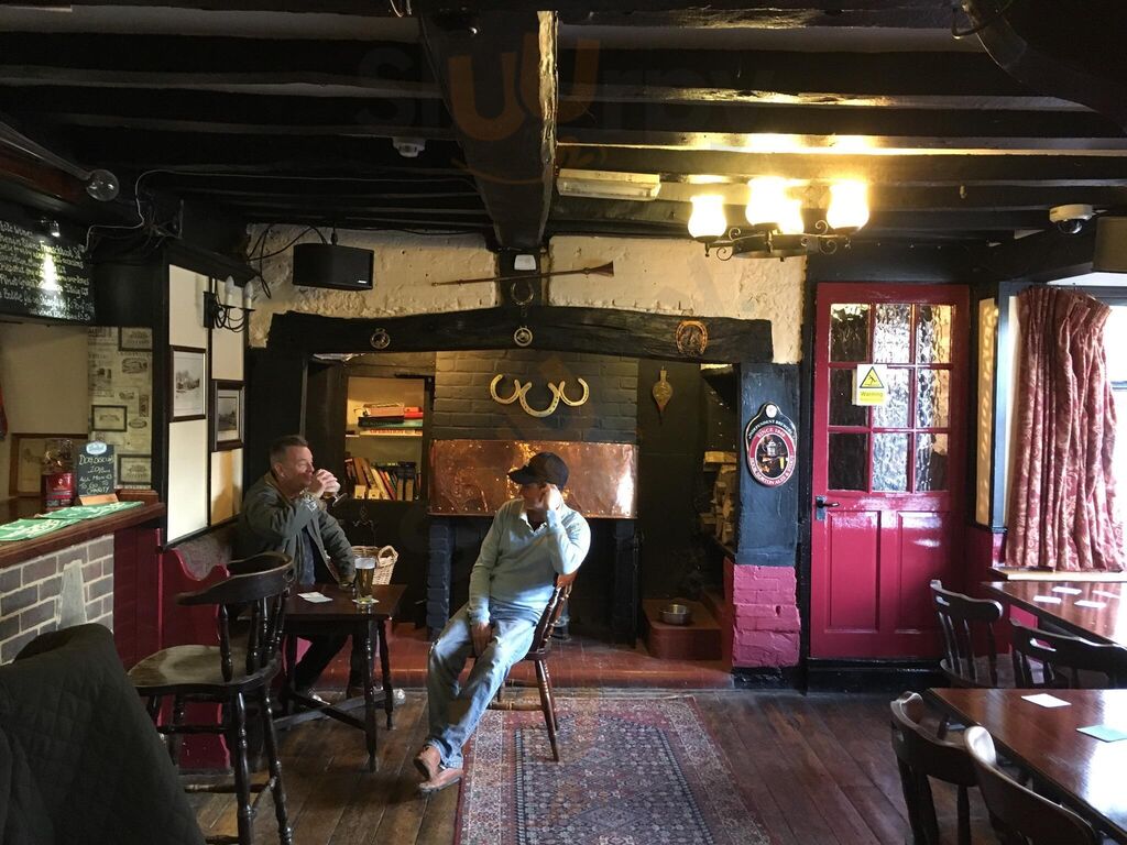 Three Horseshoes