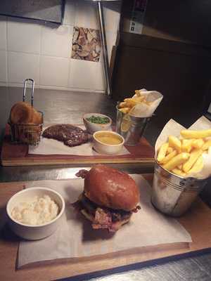 Grizzlys Bar & Grill