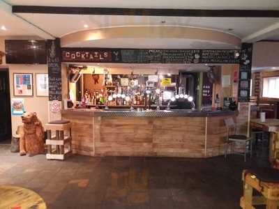 Grizzlys Bar & Grill