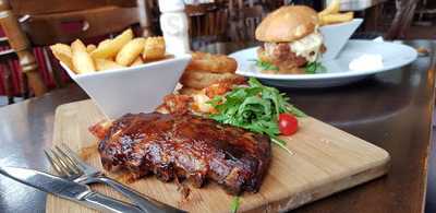 River Restaurant & Bar