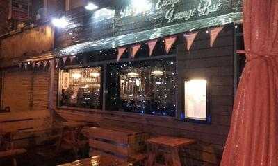 The Grapes Lounge Bar