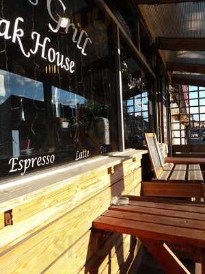 The Grapes Lounge Bar