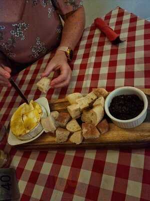 La Bella Piazza Italian Restaurant