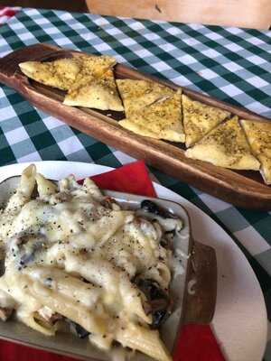 La Bella Piazza Italian Restaurant