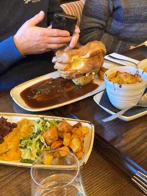 The Eliot Arms Restaurant